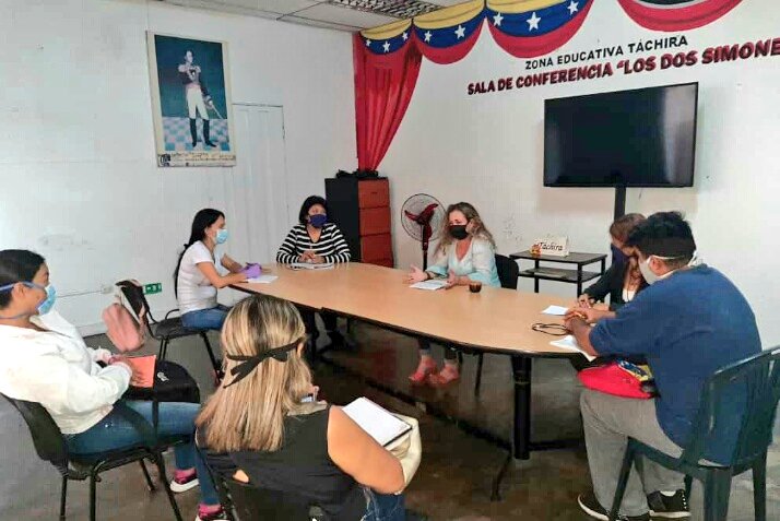 Sostuve reunión de trabajo con el equipo de @ZonaEducTachira para evaluar el plan #CadaFamiliaUnaEscuela en el estado #Táchira y garantizar su pleno cumplimiento.
#EducacionDeCalidad
#VenezuelaBellaEnRevolución 
@MPPEDUCACION @psuvaristobulo <a href="/VSocialT/">Vicepresidencia Social y Territorial</a> <a href="/FreddyBernal/">Freddy Bernal</a>