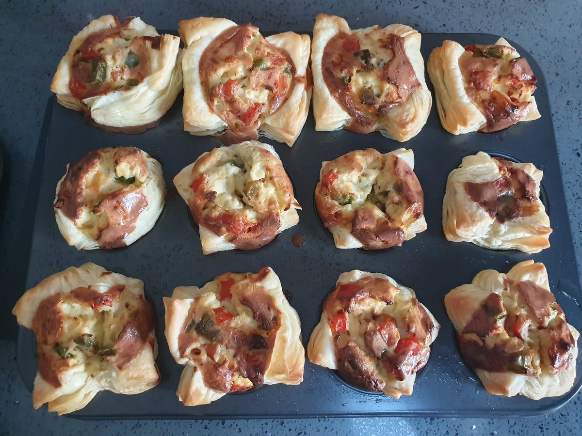 MandyJVirk1's tweet photo. @FBA_SixthForm #FBA6thFormStayAtHomeChallenge Yesterday I made pepper quiche puffs for dinner, which were quick and easy, and apart from the amount of cheese I put in, quite healthy too 🥧🧀 https://t.co/bORSeWXmif