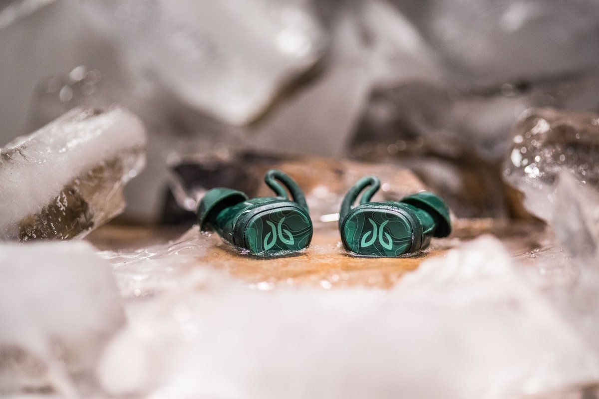 marathontalk's tweet photo. Show sponsor @Jaybirdsport has released VISTA - its lightest, most streamlined earbud to date. Featuring IPX7 waterproof & sweatproof construction, a secure and comfortable fit, up to 16 hours of listening & a stashable charging case.
#jaybird #run #running #earthproof https://t.co/qXhnzJ6O6j