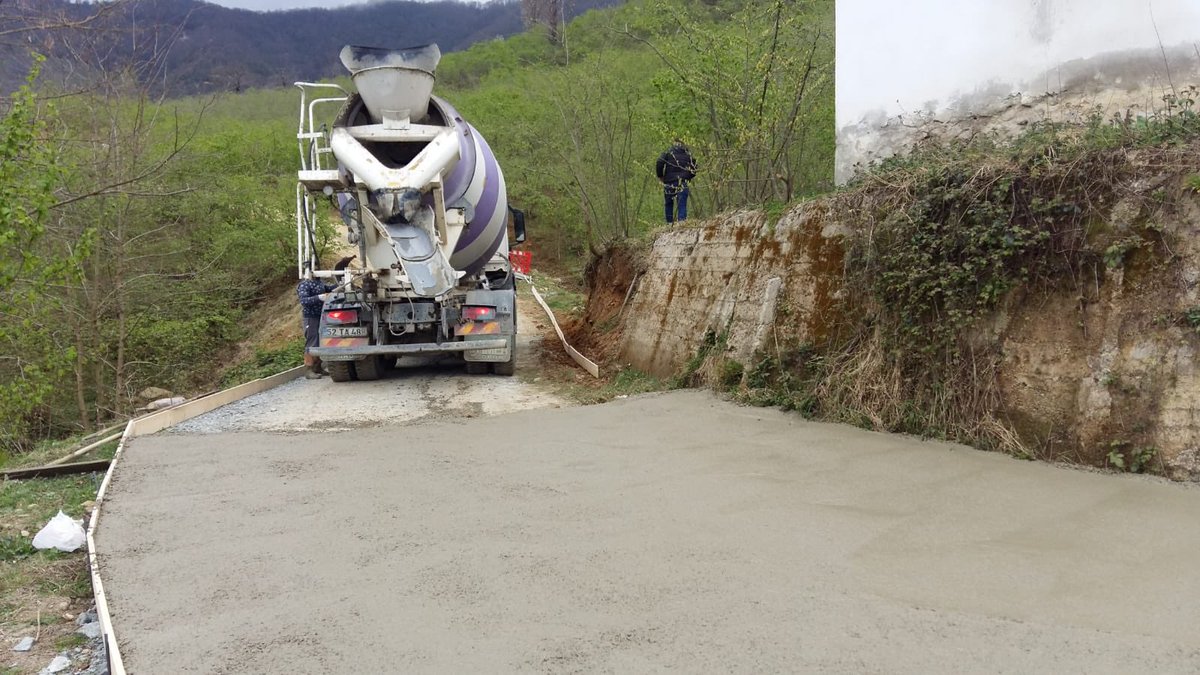 İçişleri Bakanlığımızın gönderdiği ödenekle Ordu Valiliği YİKOB olarak Yol yapmaya devam ediyoruz. Gülyalı Taşlıçay Mahallemizde yol çalışmamız. Hayırlı Olsun