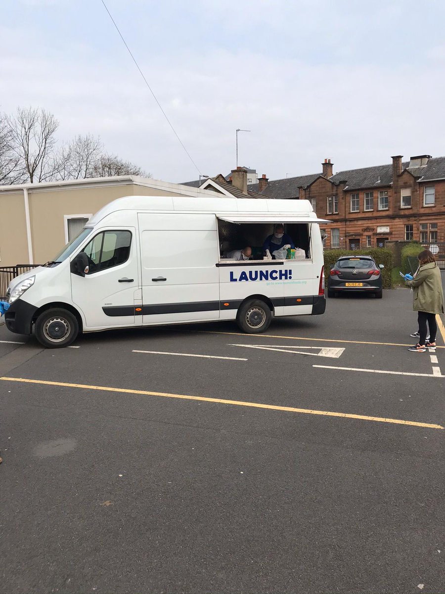LaunchFoods's tweet photo. We delivered over 600 freshly prepared meals to families in the Gorbals last Friday, and are getting ready to do it all again! Big thanks to the volunteers from @StFrancis_PS who helped out🤩🚚 https://t.co/bWHslKeM4k https://t.co/D9A4MXEThF