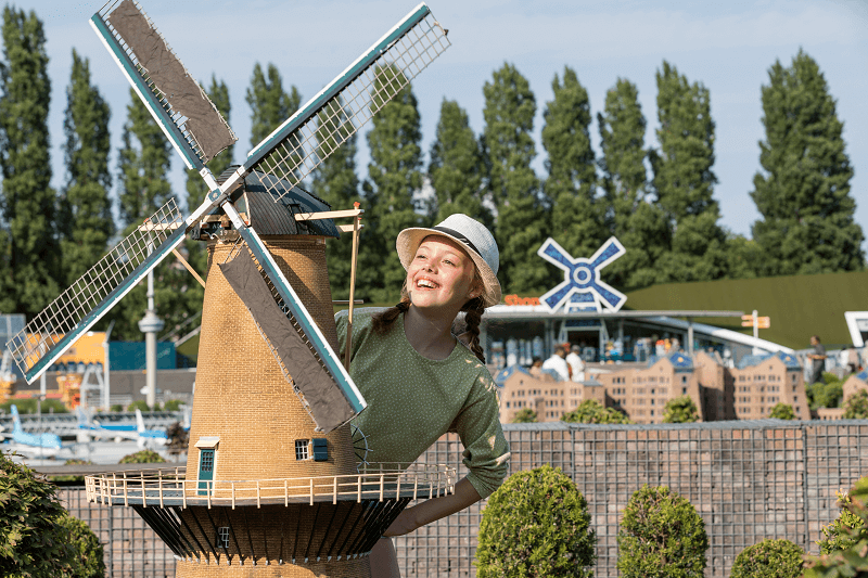 Holland_IND's tweet photo. At #Madurodam, you'll find a mini version of the #Netherlands on a 1:25 scale and you can see all the county’s top destinations including cute #windmills, and decorative features like #bridges, it even includes its own #harbor as well as a #railway system and an #airport.🤩😍 https://t.co/U0zsvCaQoq