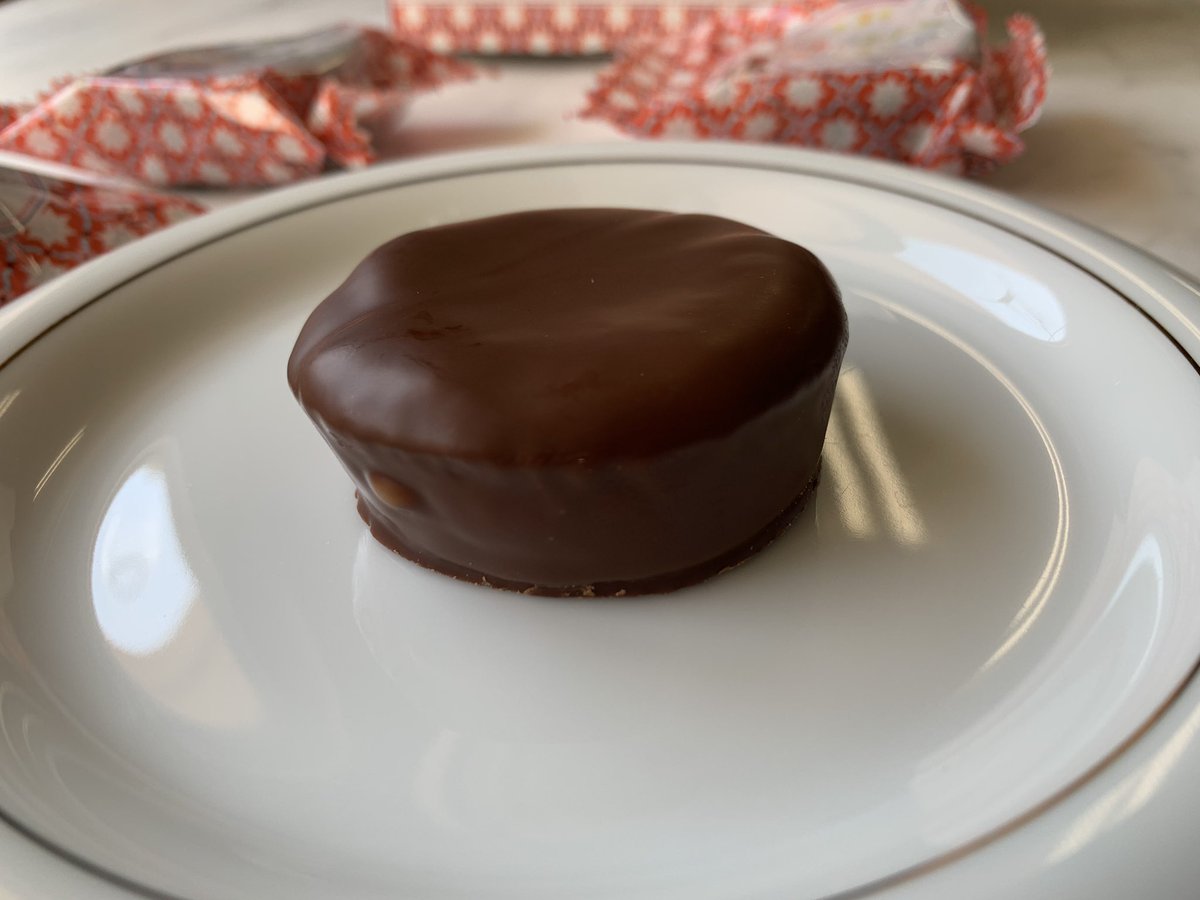 チョコレートくん En Twitter ロイズ ジンジーニャチョコレートケーキ チェリー香る濃厚なチョコレートケーキ パリと食感の チョココーティングに ポルトガルのリキュール ジンジーニャ を生地にも甘酸っぱいチェリーのジャムにも配合してます チョコレートくん En Twitter ロイズ ジンジーニャチョコレートケーキ チェリー香る濃厚なチョコレートケーキ パリと食感の チョココーティングに ポルトガルのリキュール ジンジーニャ を生地にも甘酸っぱいチェリーのジャムにも配合してます
