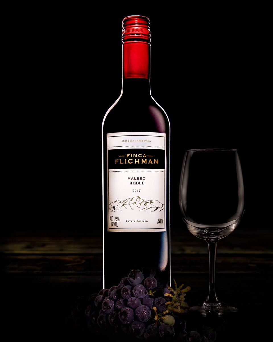 Perfect bottle of Argentinian Malbec! Just had to photograph this bottle before enjoying it in the evening sunshine. 📸🍷📸