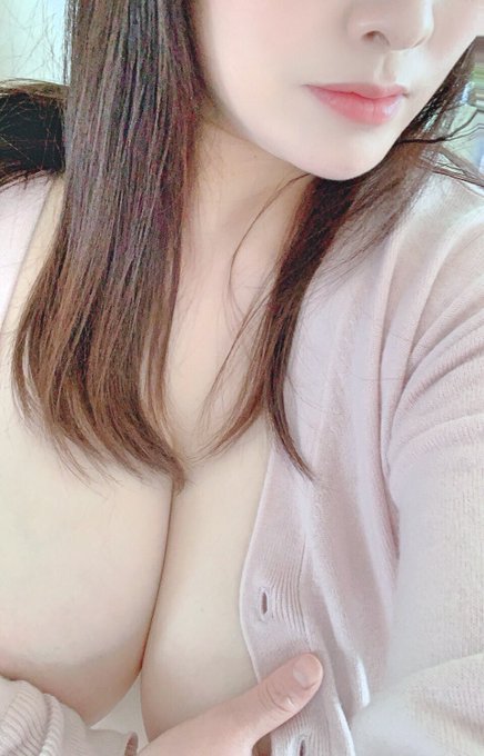 さてさて、今日はお片づけとお掃除。   たまには、おっぱいも登場しないとね〜  月末は撮影のお話いただいた。 体調管理に気をつけて頑張ります！ https://t.co/5lAKrAKxLw