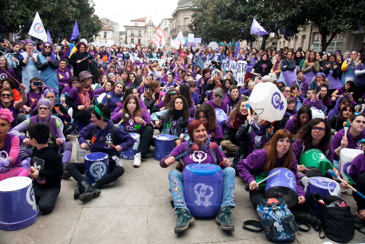 CONQUISTAS E DESAFIOS DO 8M - artigo central Revirada
"O 8M é um dia de luita e reivindicaçom que nos torna livres. As mudanças conseguem-se com a luita."
reviradafeminista.com/conquistas-e-d…