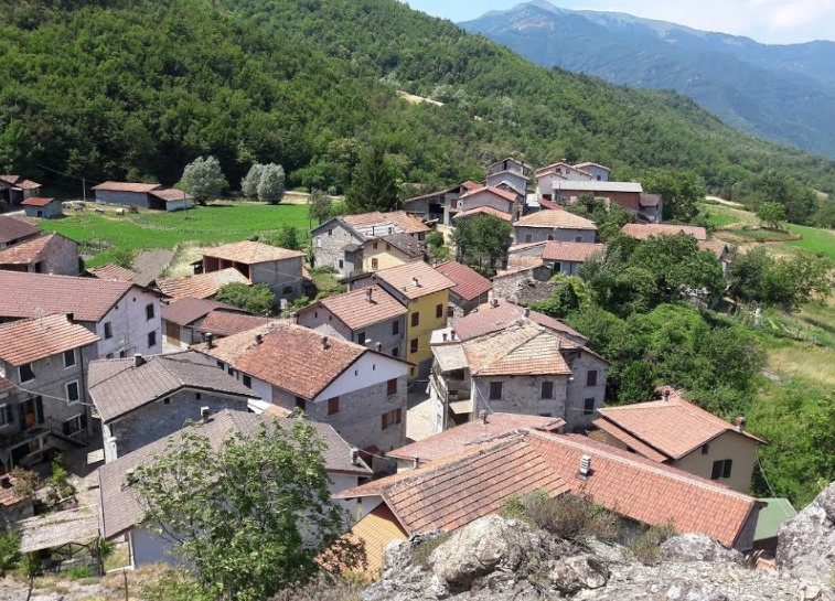 rtl1025's tweet photo. 🔴 Scossa di #terremoto nel Piacentino, distintamente avvertita dalla popolazione. La terra ha tremato alle 11.42, con epicentro a #Cerignale e una magnitudo di 4.2. Già ieri sera intorno alle 22 c'era stata un'altra scossa in provincia, magnitudo 3.5, a #Ferriere. https://t.co/h9hBML7S6B