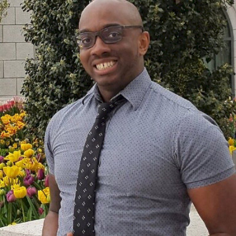 3/ Another mentor figure,  @DrCMckinney, got nominated for the Distinguished Staff Award!He helps *EVERYONE* and he is so passionate to support and build our university community up! He is part of  @biomedgrad and I’m a random chemistry grad student & he has taught me SO MUCH!!