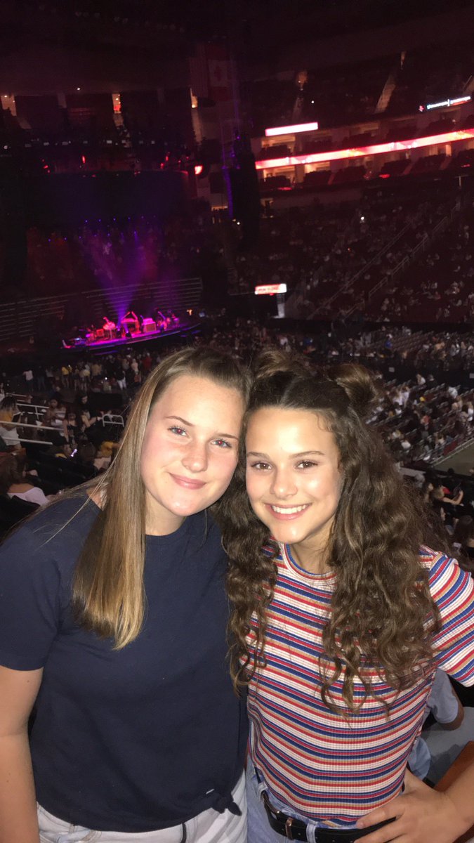 gracevaughan04's tweet photo. Happy birthday Kat!! You’re an adult!!!🥳 I hope you have the best day even though it’s in quarantine!Love you the mostest @kat_knight_ https://t.co/LThQKnM0qt