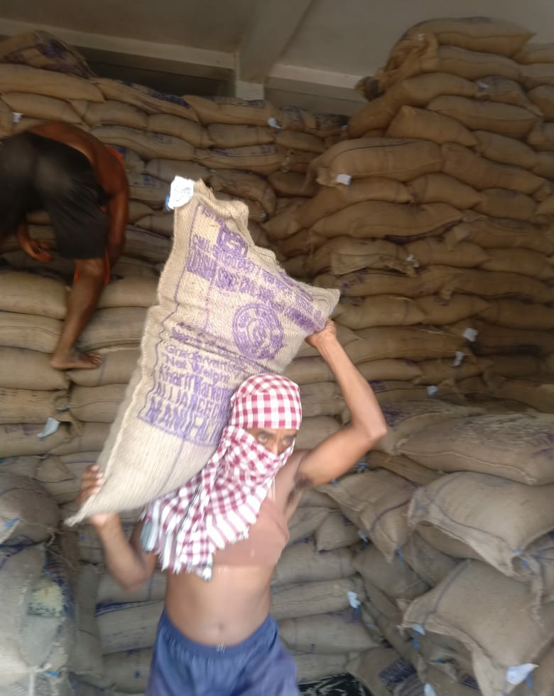 Food_Odisha's tweet photo. Under Public Distribution System to ensure food security for the poorest of poor during the lockdown period due to #COVID19, lifting of rice started at Puri district. #OdishaFightsCorona @rajaaswain https://t.co/efbNknswid