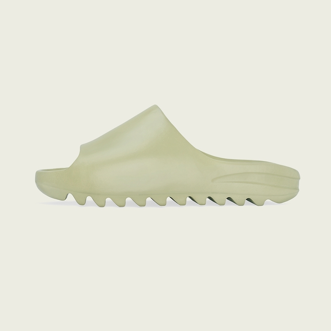 Adidas Yeezy Slides RESIN 9k BRAND NEW IN BOX KIDS SIZE.