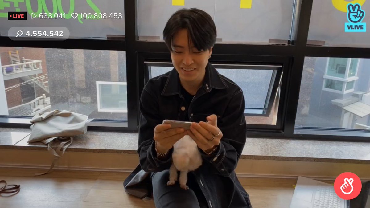 igot7withgot_7's tweet photo. Extrañaba esa sonrisa hermosa !! Y ver que ama respondernos y tratar de saludarnos a todos después q nos mando tremendo HOLA , TE AMOR 🙆🏻‍♀️❣️😭🐥 así culmino  @GOT7Official #GOT7 #EveryDateWithYoungjae #IGOT7 #GOT7_NOTBYTHEMOON #EVERYDATE_GOT7 https://t.co/LyrPrcCcLM