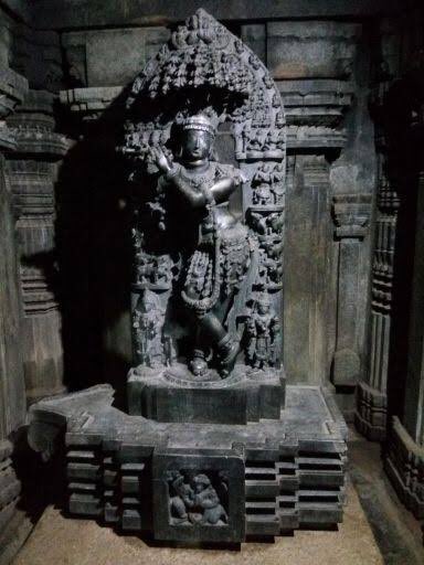 The western sanctum was for a statue of Kesava (missing), the northern sanctum of Janardhana and the southern sanctum of Venugopala, all forms of Vishnu.