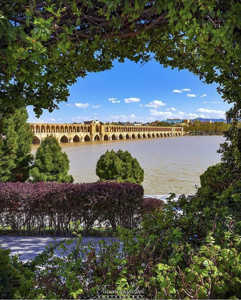 The 17C #SioSePol Bridge is a vaulted arch structure consisting of 2 superimposed rows of 33 arches over #ZayandeRud. It’s now a popular recreational gathering place in #Isfahan. Image via #RasoolMojahedi. #architecture #history #travel #StayHome #MuseumWeek #LoveIRAN💟