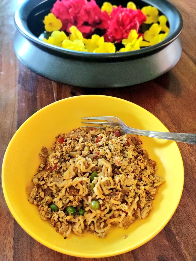 Day 23/42 of  #JogaInLockdown Busy busy Thursday... But thankfully the sinking Wednesday has been recovered (though that means a very very long work day today  but anyday better than stressful day )Patidev made some interesting bachelor days recipe - phodnichya Maggi 