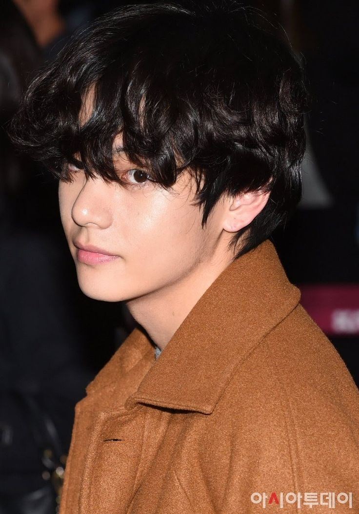 Taehyung with curly hair; a necessary thread @BTS_twt
