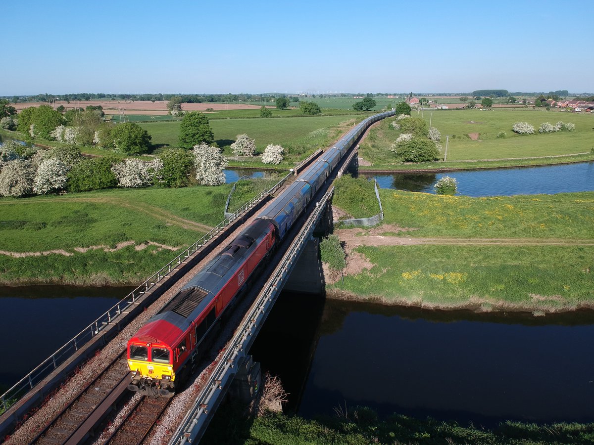 DBCargoUK's tweet photo. We are the UK’s largest #RailFreight service provider. Operating throughout the UK, transporting essential goods and supplies to help #KeepBritianMoving.  

https://t.co/AuXcJFIwte https://t.co/BYz7t2QIax