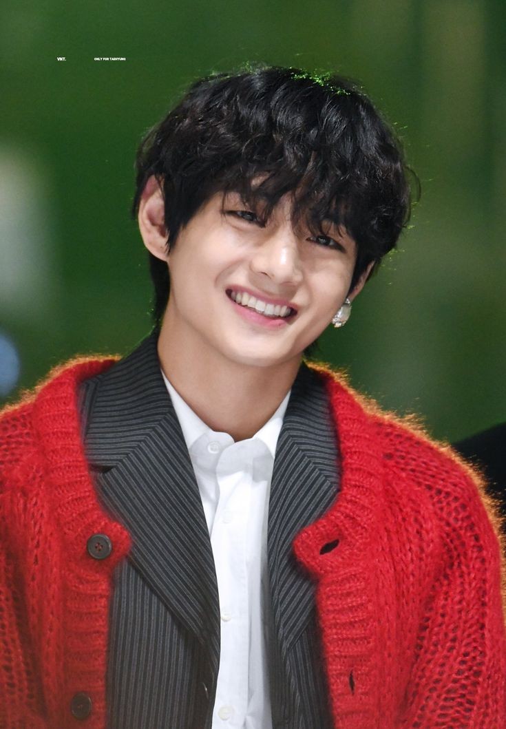 Taehyung with curly hair; a necessary thread @BTS_twt