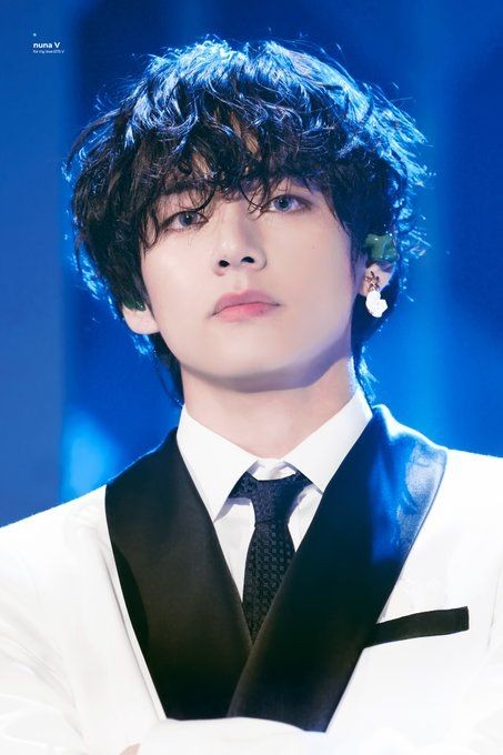 Taehyung with curly hair; a necessary thread @BTS_twt