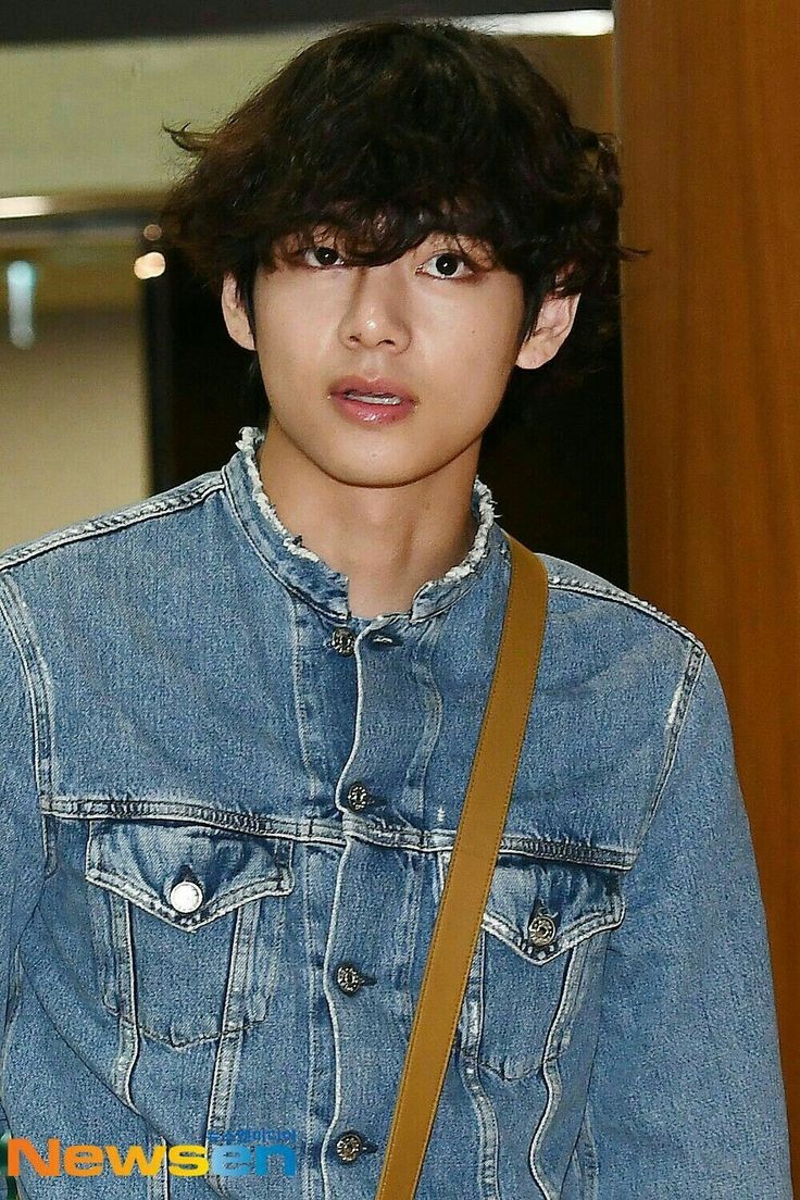 Taehyung with curly hair; a necessary thread @BTS_twt