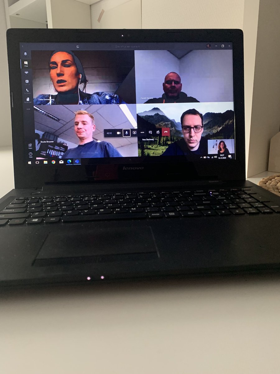 YvetteGeusendam's tweet photo. Gisteren de eerste livestream voor onze collega’s georganiseerd! Leren van incidenten door het delen van ervaringen👊🏻 #vakbekwaamblijven #woningbrand #kennisdelen https://t.co/XLd4BqHSzu