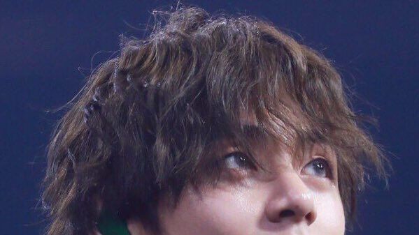 Taehyung with curly hair; a necessary thread @BTS_twt