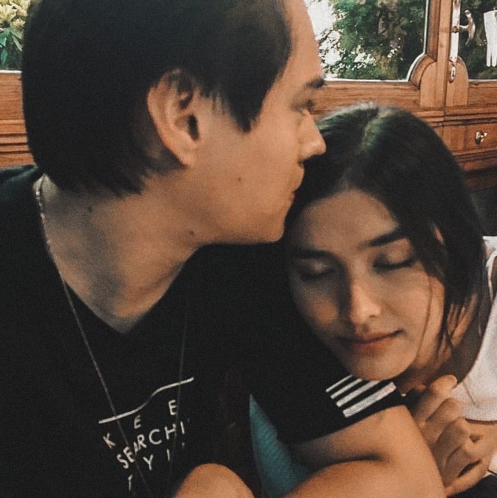 lizquenvibe's tweet photo. put your head on my shoulder https://t.co/1D4PkMrnra