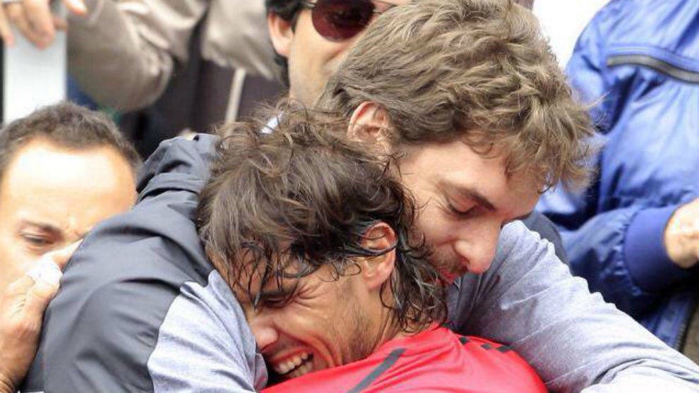 ... PauGasol y RafaNadal son los dos deportistas mas grandes de toda la historia del deporte español, y ahora “juegan” en el mismo equipo. Los valores que nos han enseñado son increibles. Sobretodo UNION. Esta crisis ha demostrado aun mas lo grande que sois. Gracias 🙌🏼