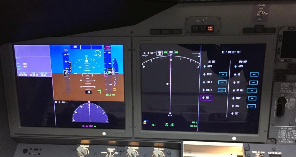 SismoSoluciones's tweet photo. We have started the integration with #ProSimAR beta for the #B737MAX, testing it in our #flightsimulator lab ✈️ https://t.co/9TpTFYsS1N