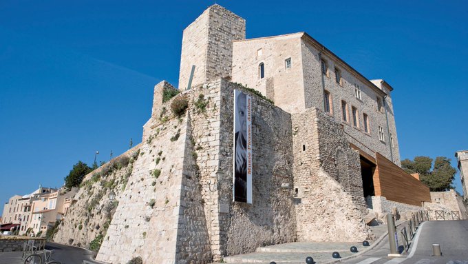 VisitCotedazur's tweet photo. Quelle est la 1ere activité à Antibes Juan-Les-Pins inscrite dans votre #ToDoListPostConfinement ? 🤔
L'office de tourisme @AntibesTourisme vous propose 2⃣ : visiter le #musée #Picasso !
#FenetreSurLaCotedAzur #CotedAzurFrance #FenetreSurLaFrance #ViewFromMyWindow https://t.co/uvB8NPIxDG