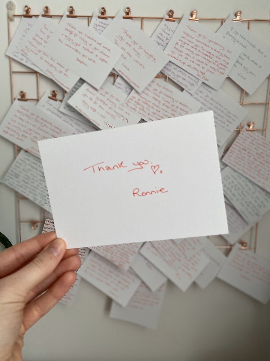 notestokeywork1's tweet photo. THANK YOU KEY WORKERS. EVERY SINGLE ONE OF YOU 

@fkilgour 
#notestokeyworkers
#covi̇d19 
#gratitude
#love
#instaforgood
#nhs
#care
#healthandsocialcare
#keyworkers
@thewhatifcoachfaye 
@nhswebsite 
@goodnews_movement https://t.co/MzpOdFkmz5