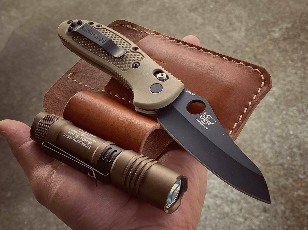 camp_tri_F's tweet photo. Benchmade Griptilian sand
Streamlight Pro Tac 1L-1AA coyote
Leather EDC Multi Carry Organizer
#knife #knives #foldingknife #foldingknives #benchmade #griptilian #griptilian550 #streamlightprotac #leatherorganizer #edc #everydaycarry #edcorganizer #edck… https://t.co/Zi68CwgL2K https://t.co/iVo6J2gr0y