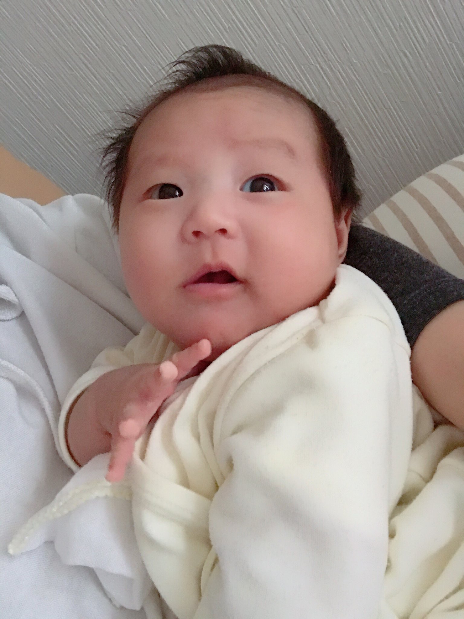 ひーちゃん あーちゃん パパ 3人家族 昔の画像は見てたら出てきた やっやめてー て顔してません Ww 何されたんでしょうか 赤ちゃん 可愛い 懐かしい 嫌な顔 面白い 育児 世界一可愛い T Co Utlf2h58po Twitter