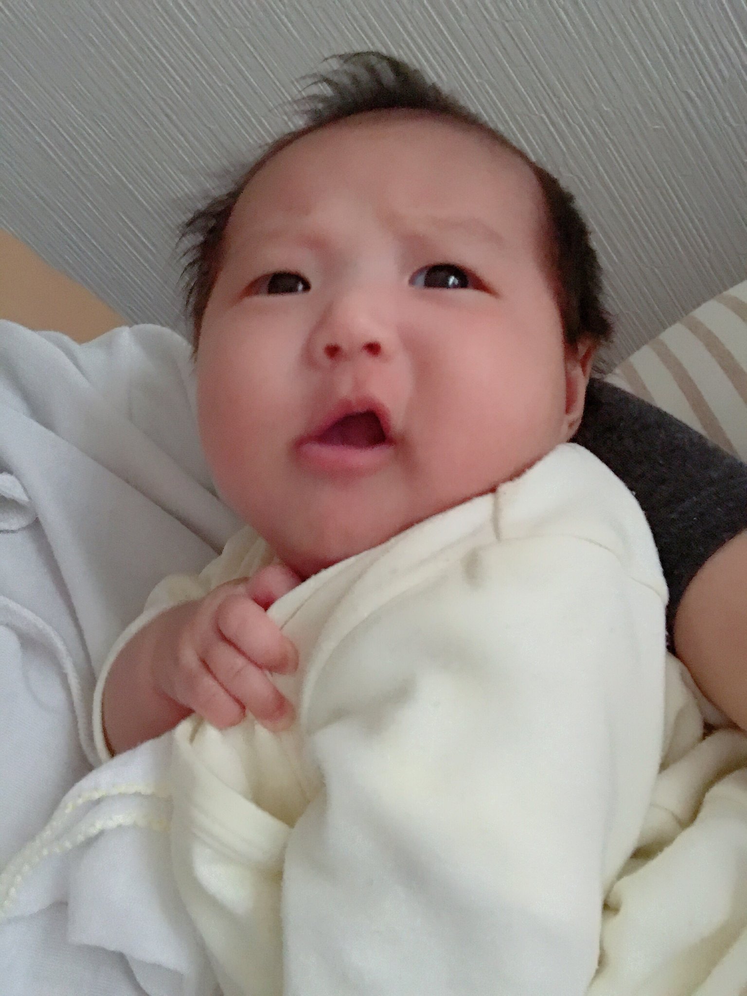 ひーちゃん あーちゃん パパ 3人家族 昔の画像は見てたら出てきた やっやめてー て顔してません Ww 何されたんでしょうか 赤ちゃん 可愛い 懐かしい 嫌な顔 面白い 育児 世界一可愛い T Co Utlf2h58po Twitter