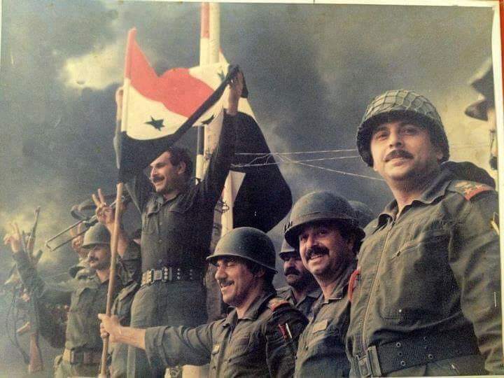 🔵 ١٦ نيسان ١٩٨٨ | في صباح مثل هذا اليوم باشرت الجِباهُ السُمرُ بدخول ارض الفاو ، لتعلن بعد ساعات قليلة تحرير أهم مثلث استراتيجي اقتصادي للبلاد من جيش الولي الفقيه ورفع العلم العراقي فوق رؤوس المحتلين وطردهم من ارض الرافدين.

فصباح الخير والانتصار على أهل العراق 🌴❤️