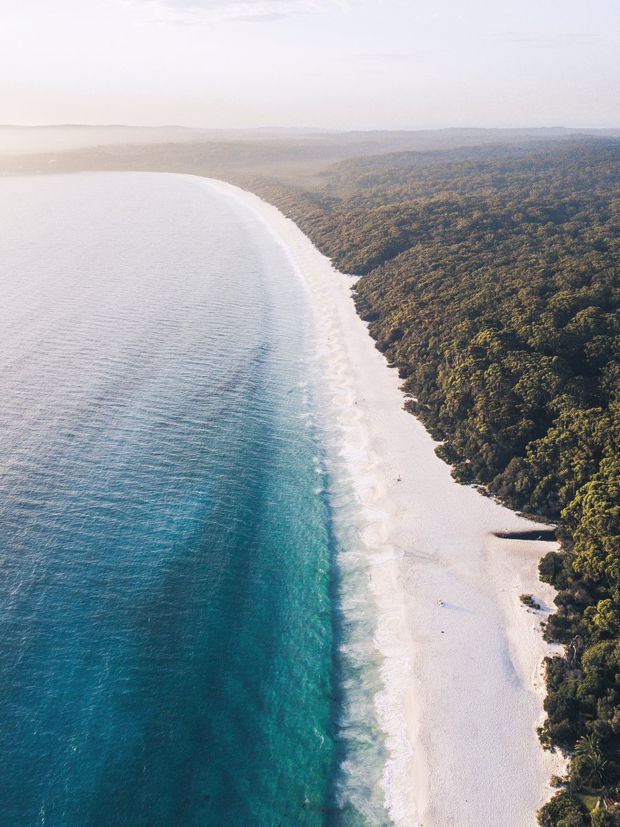 La grande gagnante est la plage de Hyams, au sud de Sydney. Une plage recouverte de petits grains de quartz, qui peuvent acquérir cette couleur blanche lorsque le vent force les grains à s'entrechoquerPhotos : Silas Baysch, Jonas Smith et Patrick Jegan