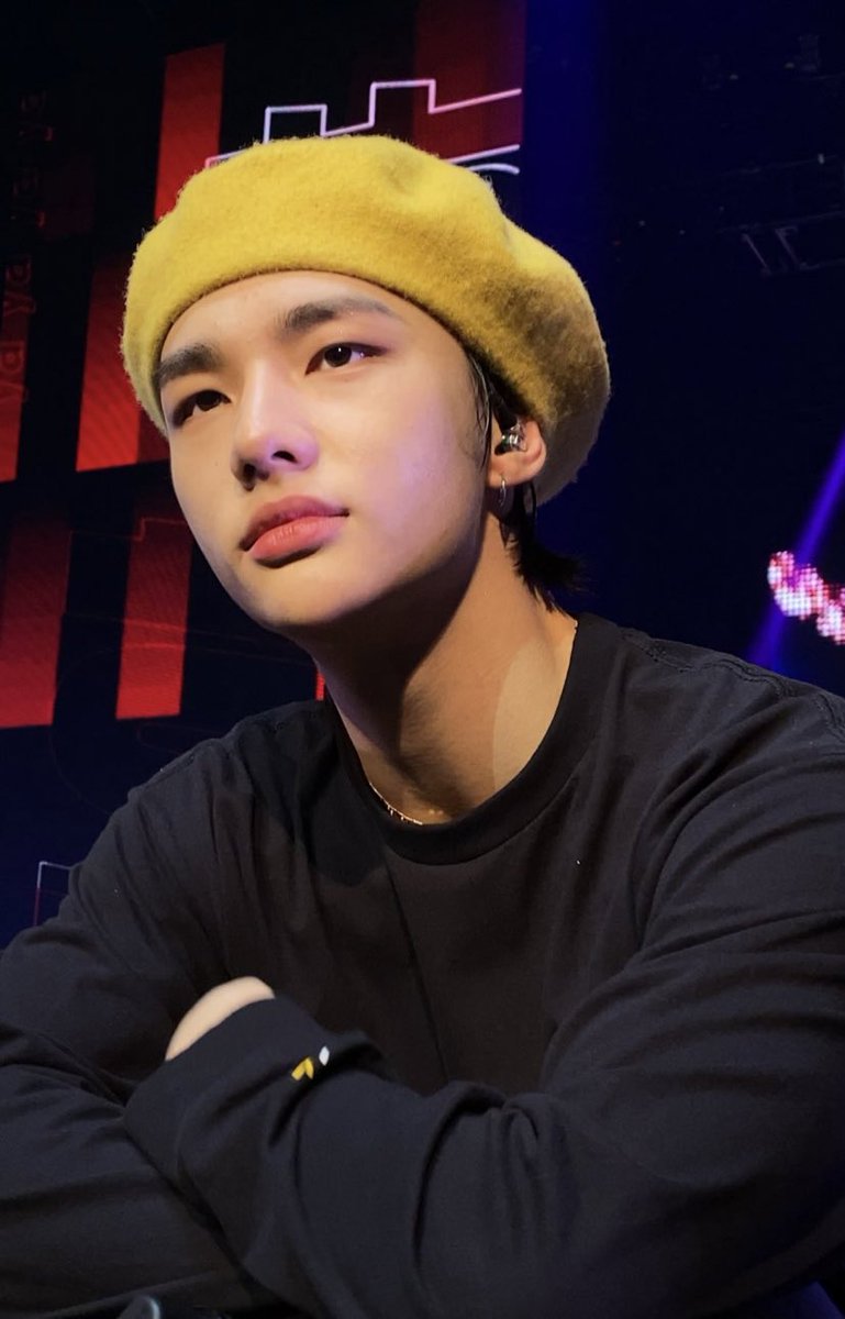 here& #39;s a thread of hwang hyunjin wearing berets have a great day uwu