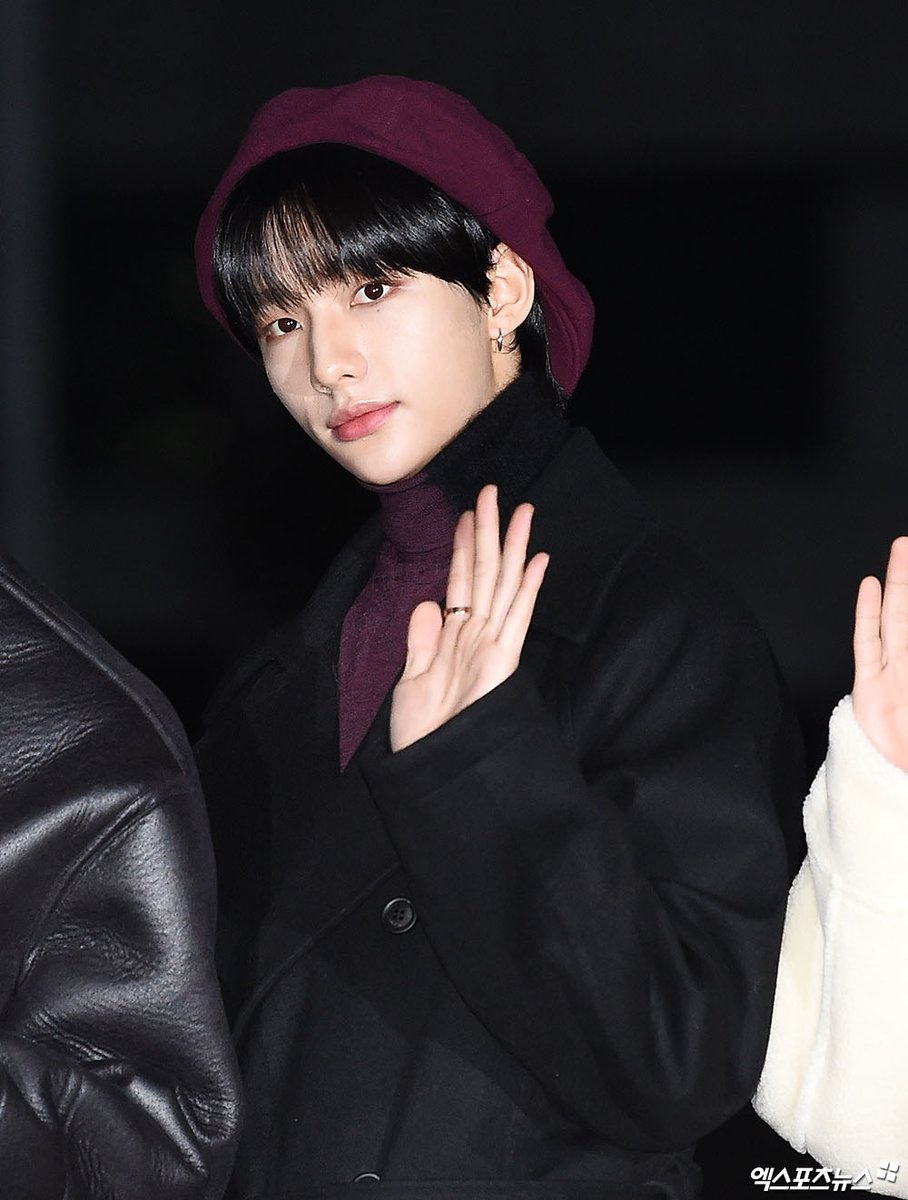 here& #39;s a thread of hwang hyunjin wearing berets have a great day uwu