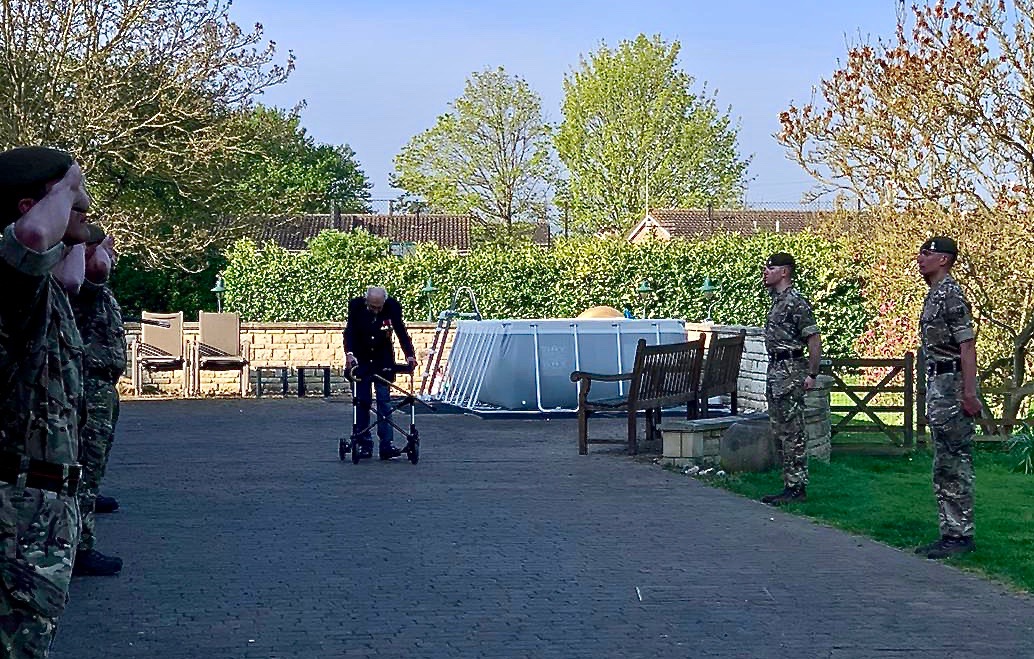 DefenceHQ's tweet image. Congratulations to @CaptainTomMoore, who has completed a fundraising walk to raise more than £12m for NHS charities! 

Soldiers from 1st Battalion The Yorkshire Regiment surprised Tom with a Guard of Honour at a safe distance as he completed his final lap.

#InThisTogether