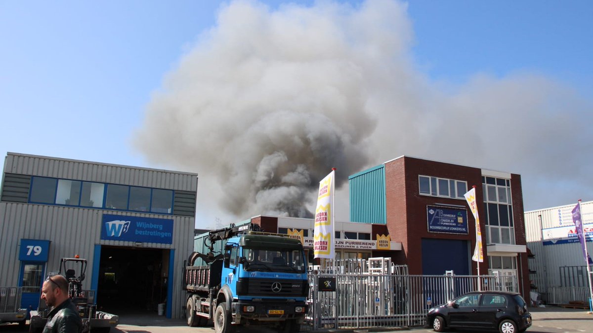 Explosies gehoord bij grote brand in Purmerend..