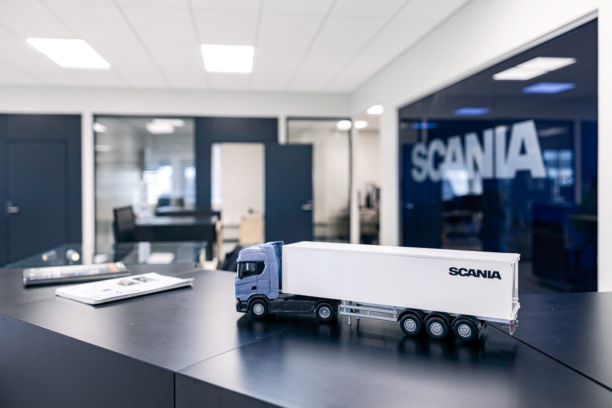 ScaniaSuomi's tweet photo. Kouvolan Scania-keskuksen uudistustyöt ovat valmistuneet. Laajennuksen myötä korjaamo- ja asiakastilat kokivat suuren päivityksen. Lisäksi kiinteistön talotekniikka uusittiin kestävän kehityksen periaatteiden mukaan.

Koko tiedote osoitteessa:
https://t.co/fcU18UjVao https://t.co/cd9zMUYrWl