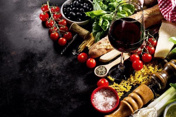 El Vino en la dieta Mediterránea buff.ly/39R5KVK #vino #culturadelvino #bodegas #enoturismo #segovia #vinoymoda #wine #winelovers #maridaje #enoinfografia