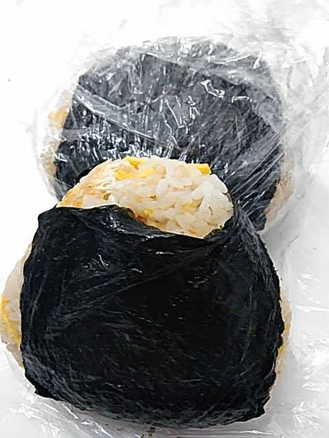 八木裕太 単行本発売中 旬なものを京太君に食べさせたくて 朝ごはんにタケノコご飯炊いたった 八木はおにぎりにして職場の休憩中に食べるのです 夕飯もタケノコご飯なので 簡単に付け合わせとお味噌汁作ればよいので仕事終わったあとでも楽チンです