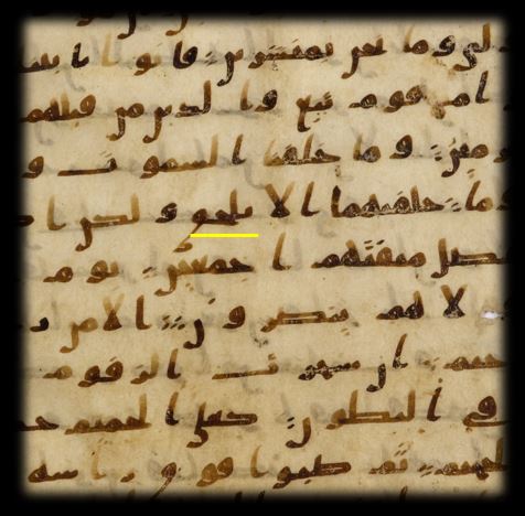 5/10. The scribe follows the orthographic principles of the old hijazi tradition writing qāla without alif, šay mostly with alif. He often omits alif of the definite article when it’s after the particle bi-. This feature is well-known in mss in A script.