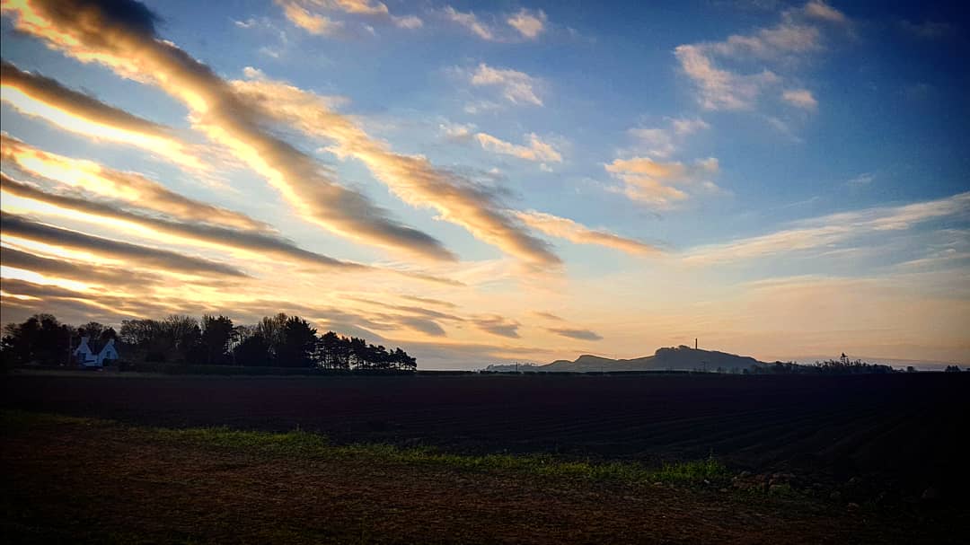 colindempster's tweet photo. Day 25: Early morning exercise with the sunrise π
. Today's cycle 22.8 miles π΄ via Longniddry, Drem, Gullane and Aberlady. #oneexercise #2daysin1. Watching BBC News and the update on Captain Tom Moore's achievements for the NHS. Β£12.34m raised. #marvellous #StayHomeStaySafe π‘ https://t.co/WenWGOEoaP