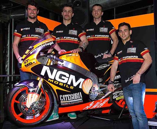 ForwardFan's tweet photo. #BackToTheForward...in 2013 @ForwardRacingGP doubles its commitment...2 riders in #MotoGP and 4 in #Moto2... the #ForwardSquad!! It is a fundamental year for @ForwardFan...we officially become part of the #ForwardFamily
#TBT #2013Season https://t.co/xB5qdkdpVe