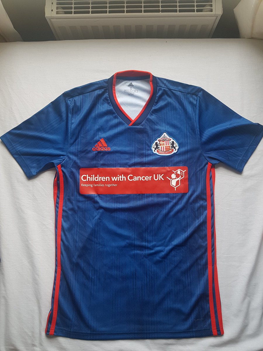 Day 22:Sunderland away, 2019/20.A very nice shirt ruined by a hideous looking sticker for a sponsor. Amateurish. Viva League One. 6/10 @homeshirts1