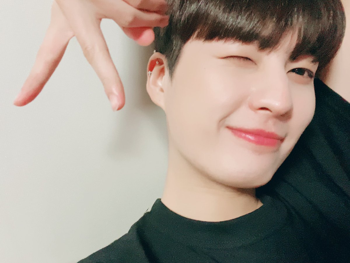 UP10TION's tweet photo. 좋은 날씨 좋은 허니텐 💛 #고결 https://t.co/nFua41IG32