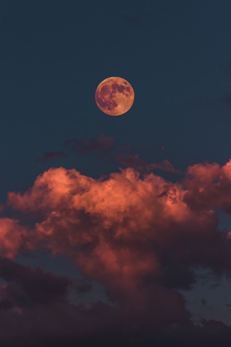 May 7th there's a full moon. Join our community facebook.com/groups/practic… who are coming together to shoot it from our own homes. It doesn't matter what equipment you have, as long as you want to be part of something magical! Give us a retweet and let's make this a thing!