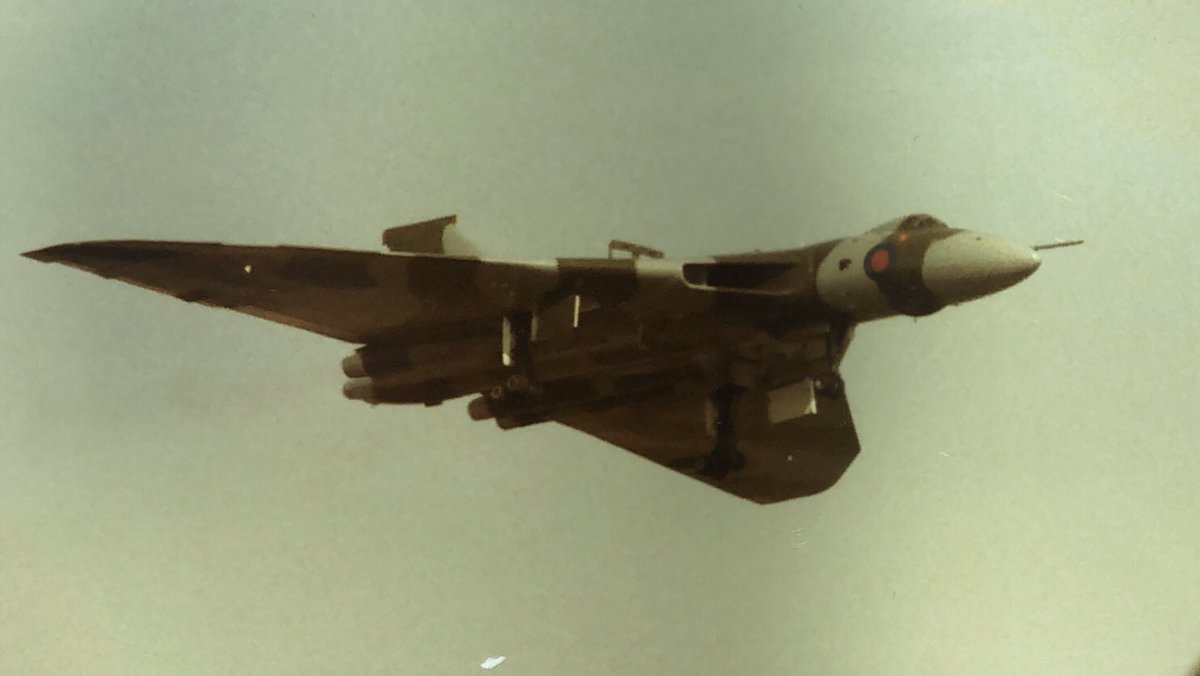 steveliddle558's tweet image. #XH558 in her first #RAF display season at #Finningley ‘86, now @DSA_Airport. Coming in for the roller? I used to love that bit! #twitterVforce #avgeeks #STEM #airshows @vulcantothesky